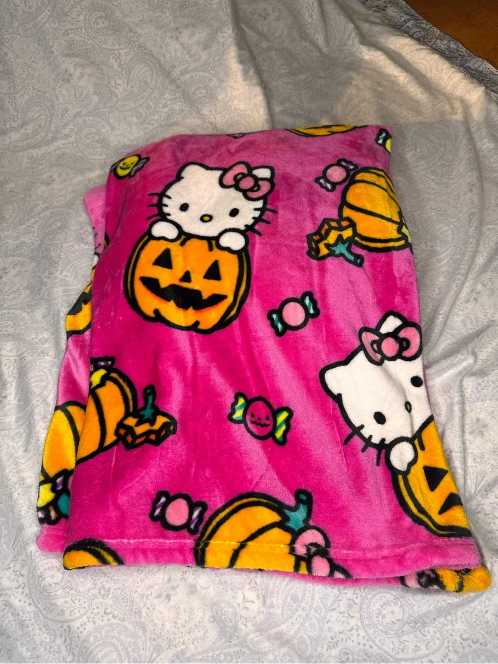 Hello Kitty Halloween Pumpkin Silk Touch Throw Blanket